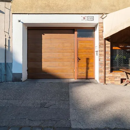 No9, Stylish In Pozsony